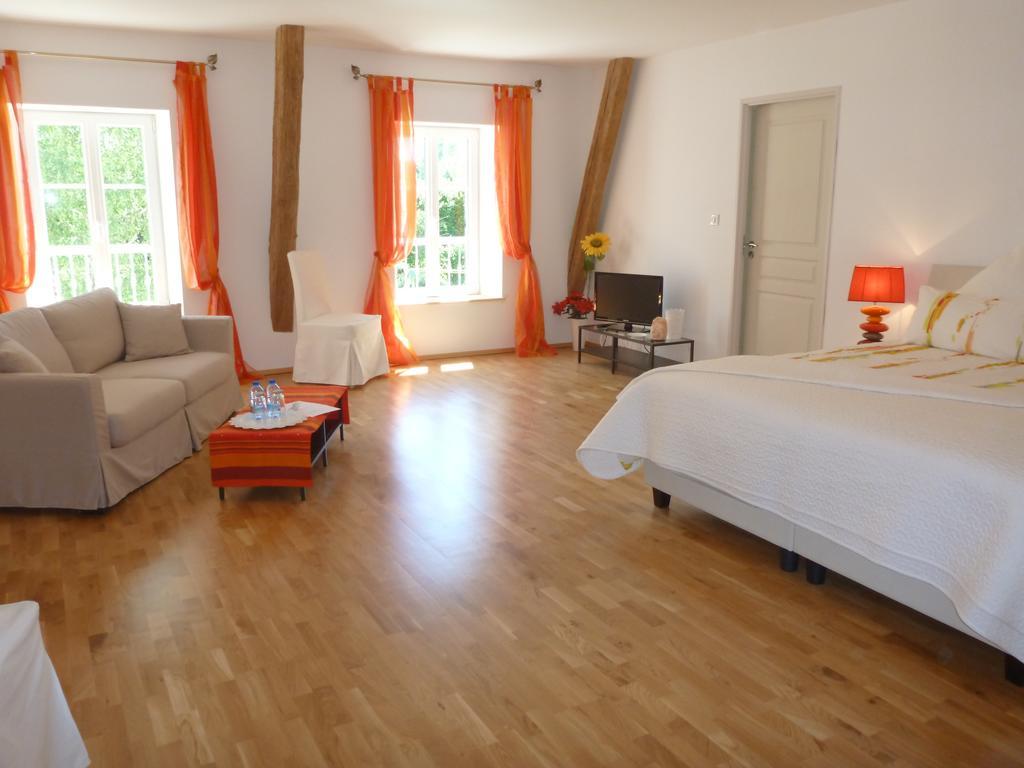 Bed and Breakfast Domaine Du Papillon Lesparre-Médoc Pokoj fotografie