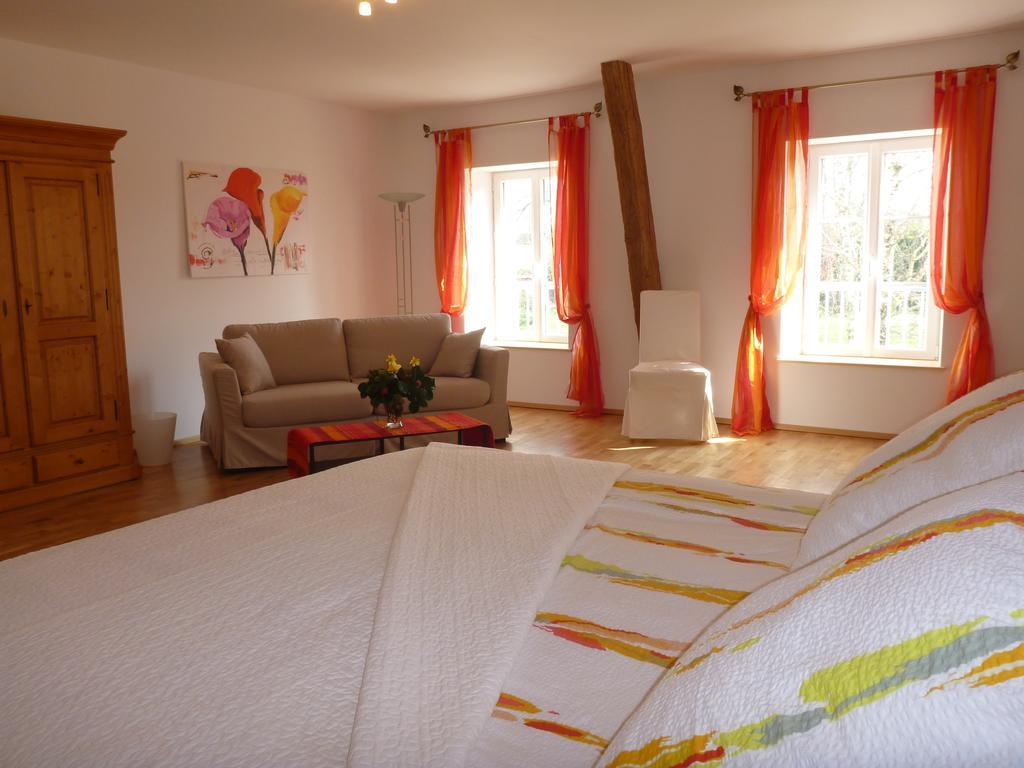 Bed and Breakfast Domaine Du Papillon Lesparre-Médoc Pokoj fotografie
