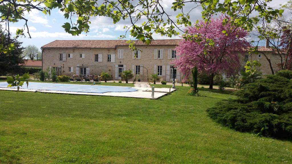 Bed and Breakfast Domaine Du Papillon Lesparre-Médoc Exteriér fotografie